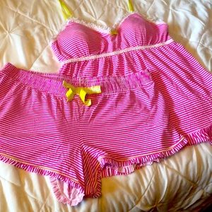 Never worn, two piece pajama set! Size XL